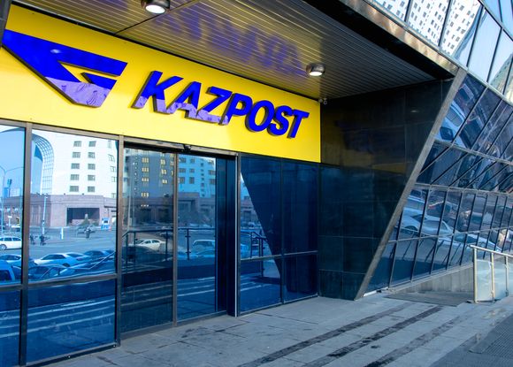 АО «Казпочта»: В Караганде вручили  ключи от передвижных отделений почтовой связи и бронированных инкассаторских автомобилей