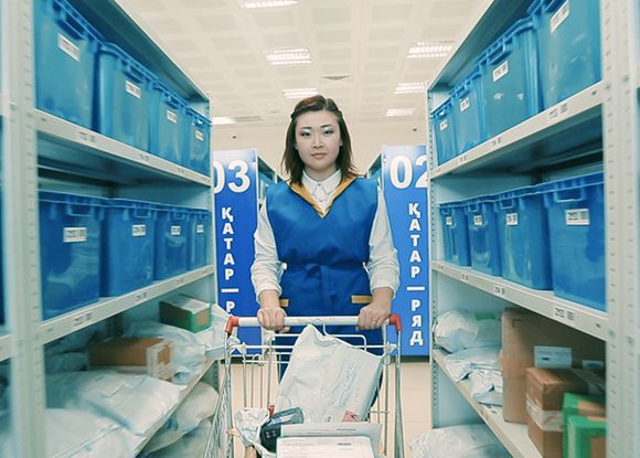 Робот сообщает о поступлении посылки через городской телефон