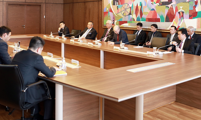 Umirzak Shukeyev met with the former Prime Minister of Singapore Goh Chok Tong