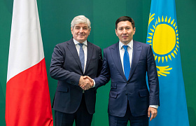 Chairman of the Management Board of Samruk-Kazyna JSC, Nurlan Zhakupov, met with Alessandro Bernini, President of the Italian company Maire Tecnimont, on the sidelines of the Regional Environmental Summit