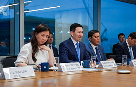Нұрлан Жақыпов Гонконгта Hong Kong Exchanges and Clearing (HKEX) бас директоры Бонни Й Чанмен келіссөз өткізді