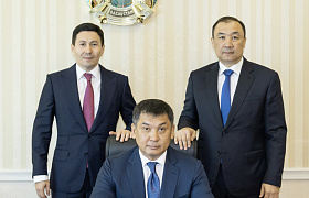 Nurlan Zhakupov, the Head of Samruk-Kazyna JSC, introduced the new Chairman of the Management Board of JSC NC Kazakhstan Temir Zholy, Talgat Sagiyevich Aldybergenov, who previously held the position of Deputy Chairman of the Management Board.
