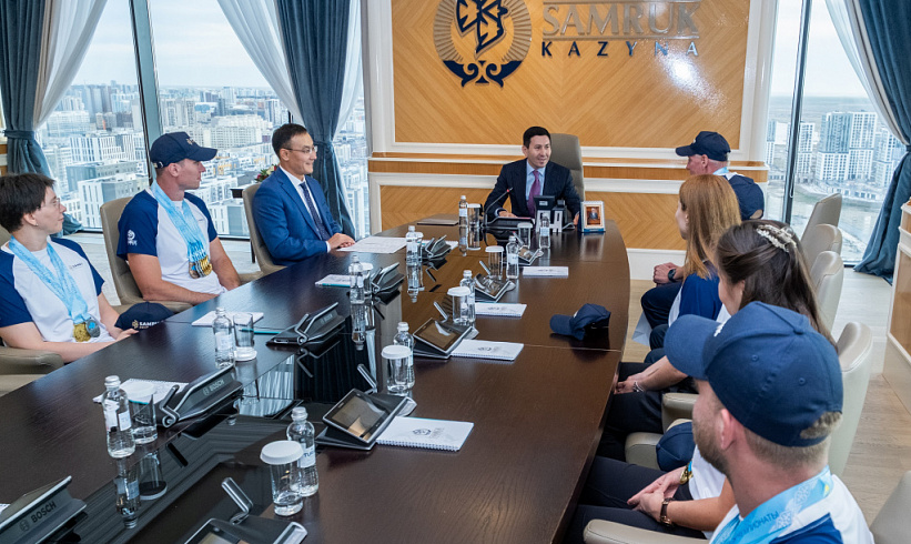 Глава Фонда Нурлан Жакупов поздравил сборную Samruk Swim Team с призовым местом на турнире по плаванию